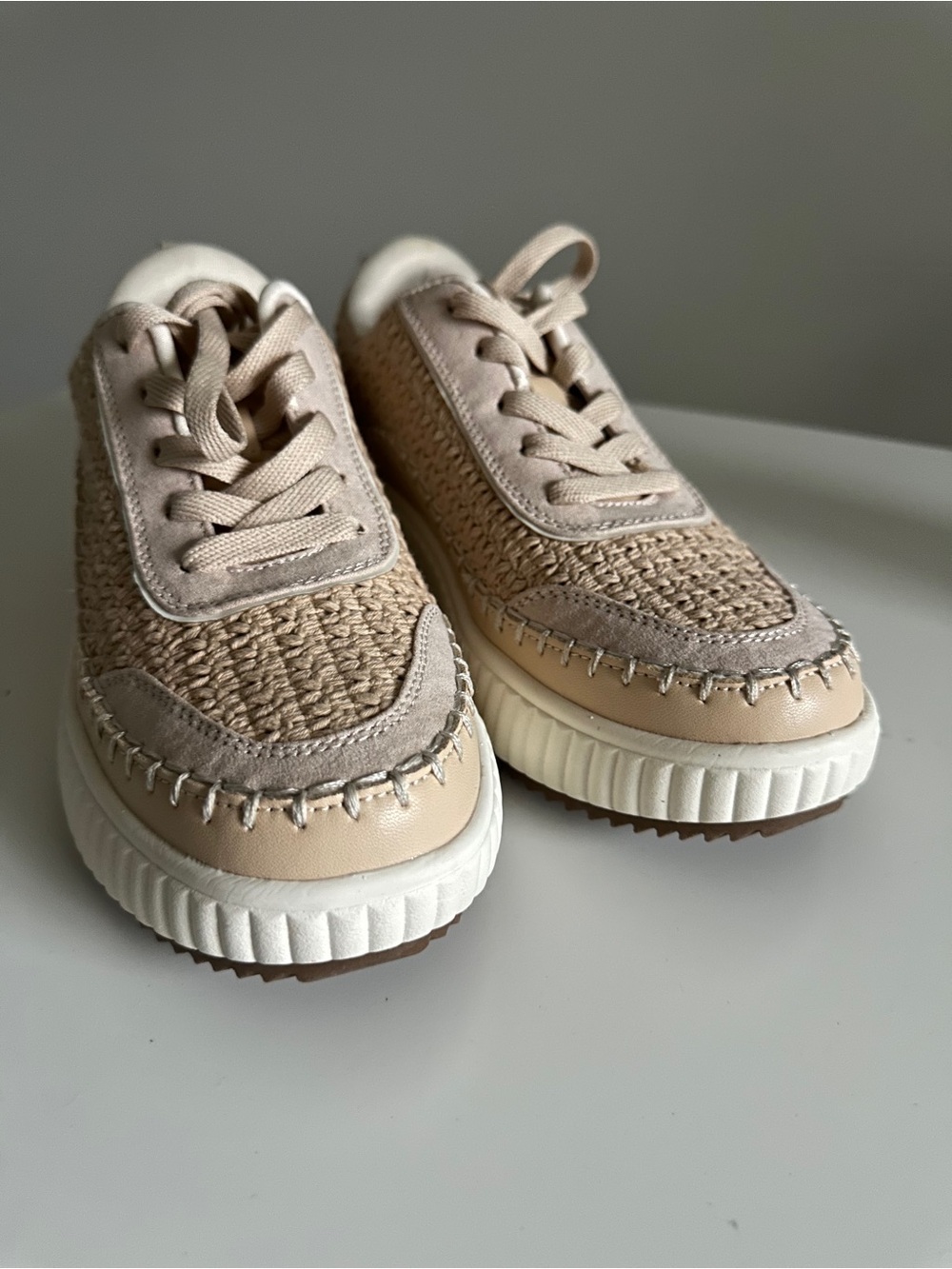 Dream Pairs Women’s Beige Crochet Platform Sneakers Lace-Up Size 6 Like New